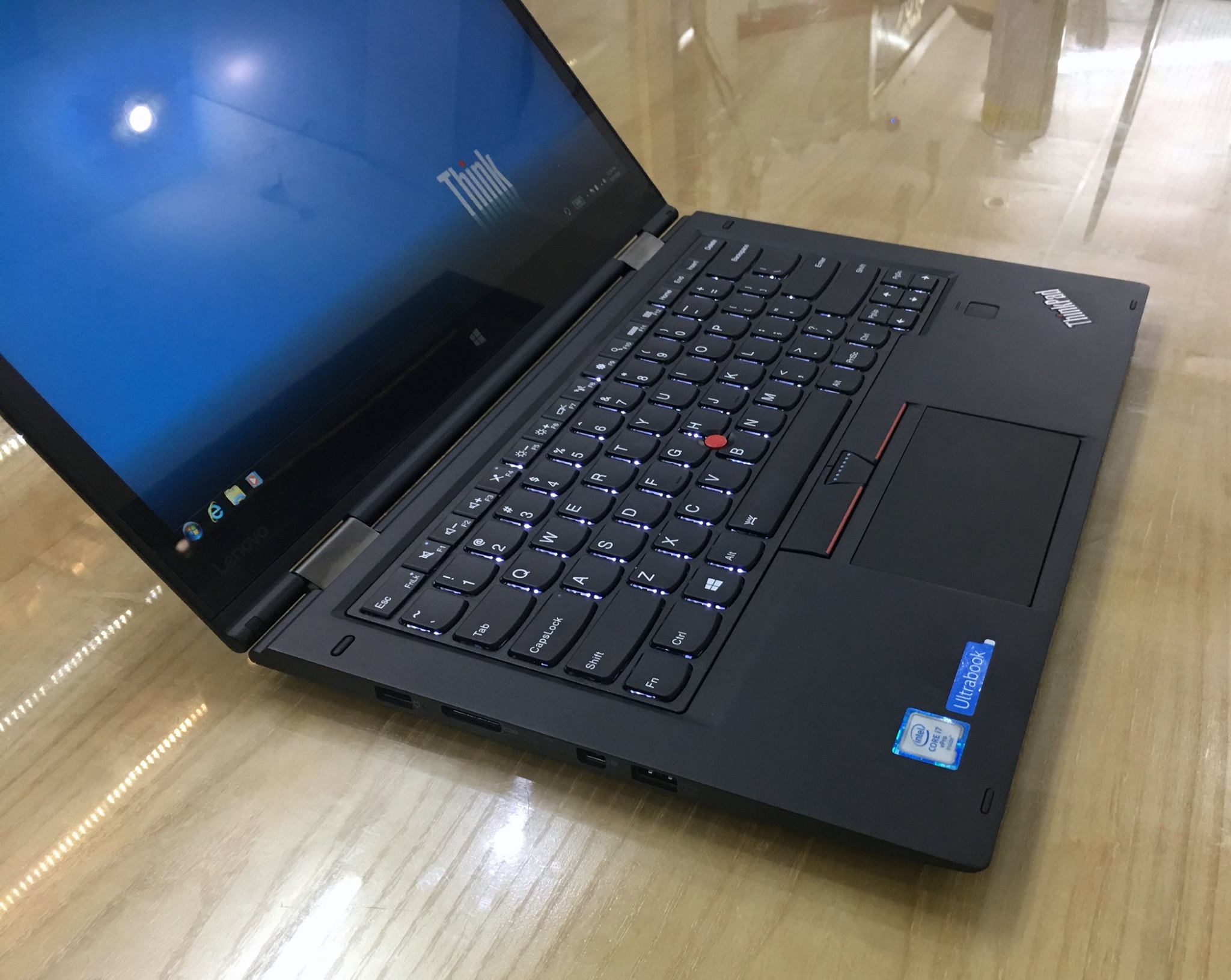 Lenovo ThinkPad X1 Yoga-8.jpg